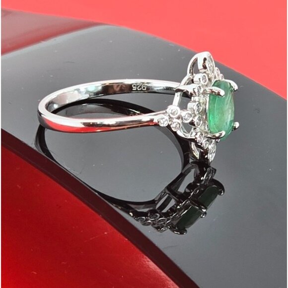 925 Sterling Silver Ring with Natural Emerald 8x6mm Gemstone & Cz - Picture 5 of 8
